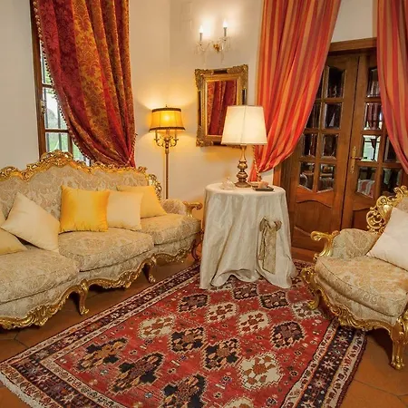 Villa Le Casine-perignano-spinelli Sleeps 12 Pool