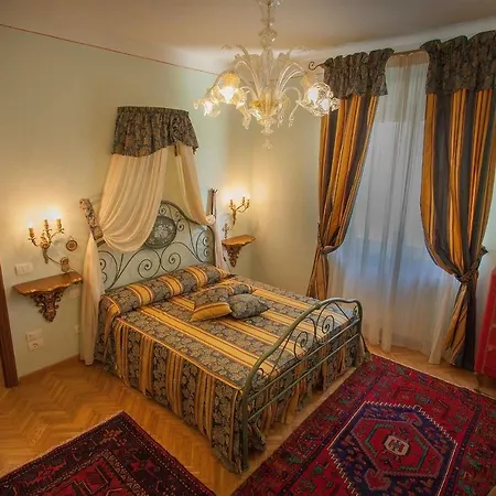 Le Casine-perignano-spinelli Sleeps 12 Pool